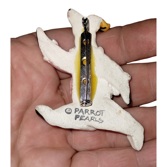 Rare Vtg Parrot Pearls Ceramic Polar Bear in Sweater Hat Pin Brooch - Picture 3 of 3